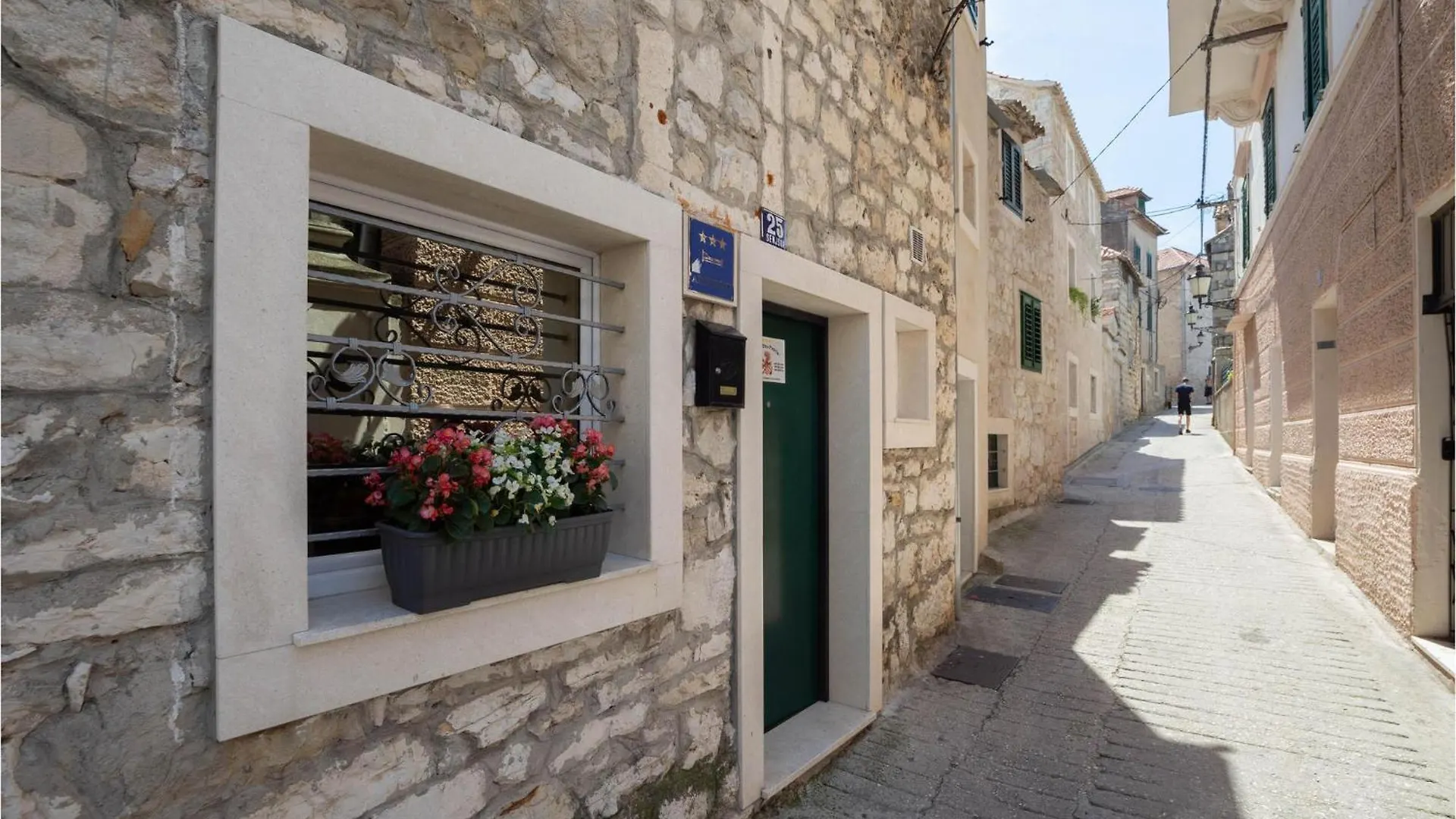 Holiday home Beautiful Home In Split With Kitchen